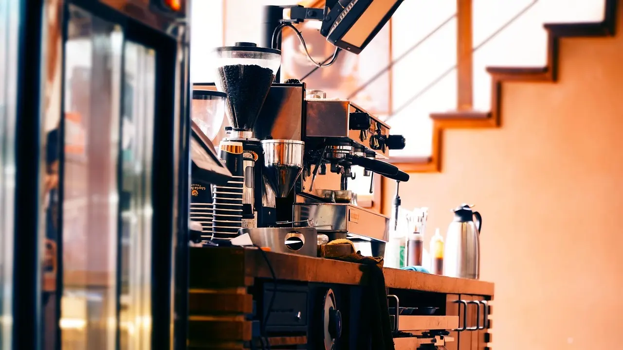 Guide: Vælg den rette kaffemaskine med termokande til dit køkken